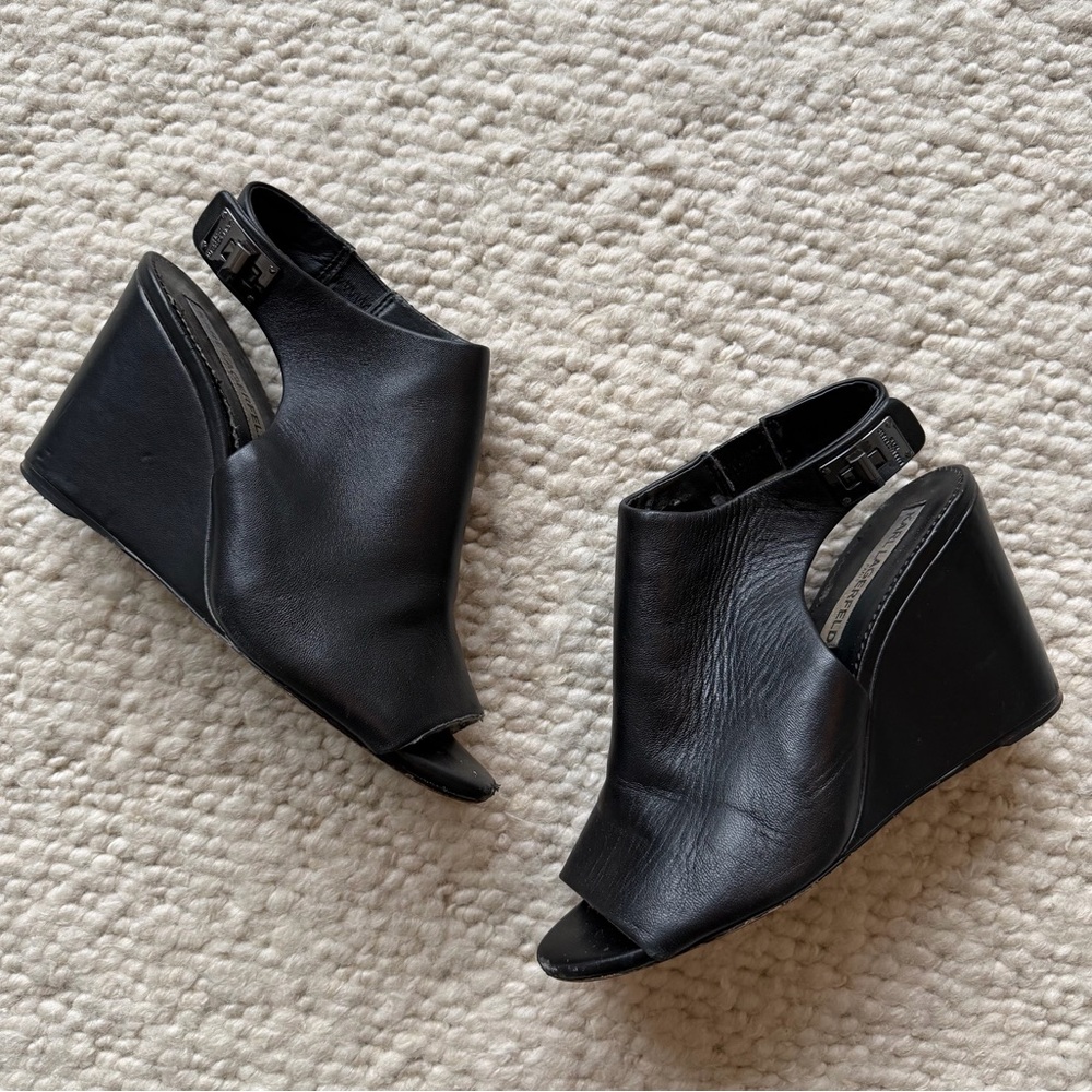 Karl Lagerfeld Rowa Wedge Shield Sandal